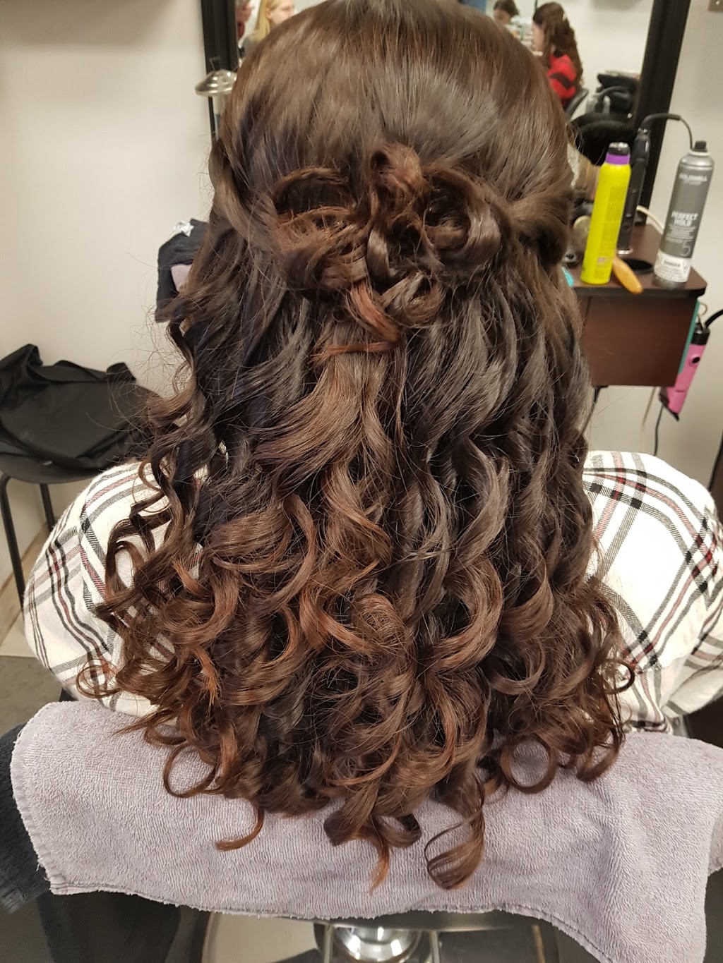 Scissor Over Comb | 225 Fairview Dr, Brantford, ON N3R 7E3, Canada | Phone: (519) 758-0759