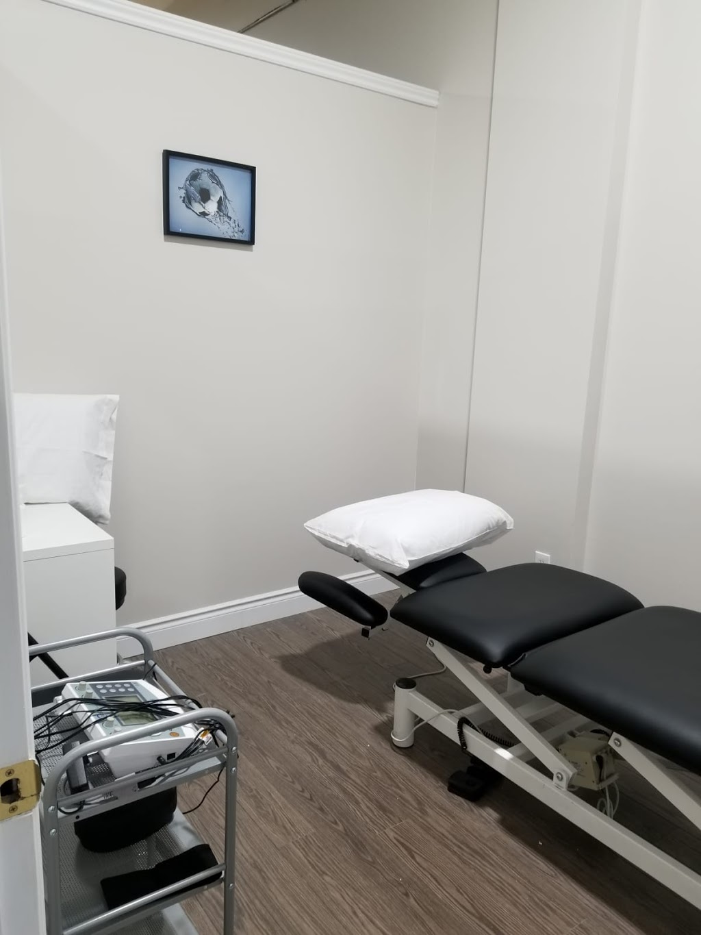 Curezone Physiotherapy | 812 Britannia Rd W Unit 110, Mississauga, ON L5V 0A6, Canada | Phone: (905) 997-4333