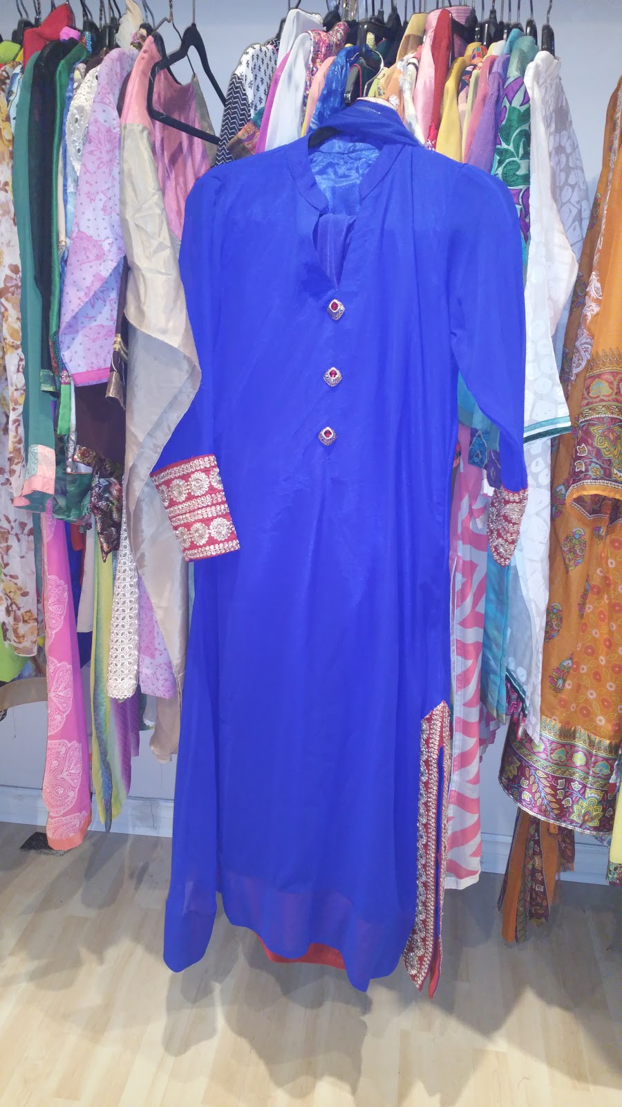 Nayaab Boutique | 718 Fenwick Wy, Nepean, ON K2J 7E2, Canada | Phone: (613) 890-3417