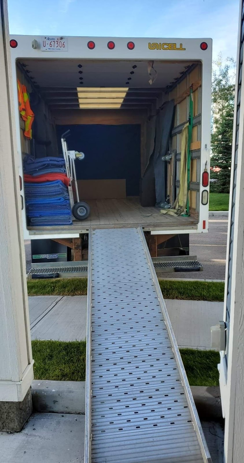 CS Movers | 906 10 Ave S, Lethbridge, AB T1K 0A3, Canada | Phone: (403) 942-6002