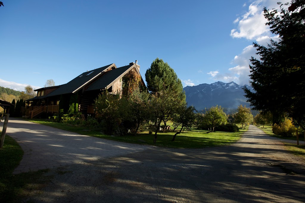 Pemberton Valley Inn | 1427 Collins Rd, Pemberton, BC V0N 2L0, Canada | Phone: (604) 894-7111