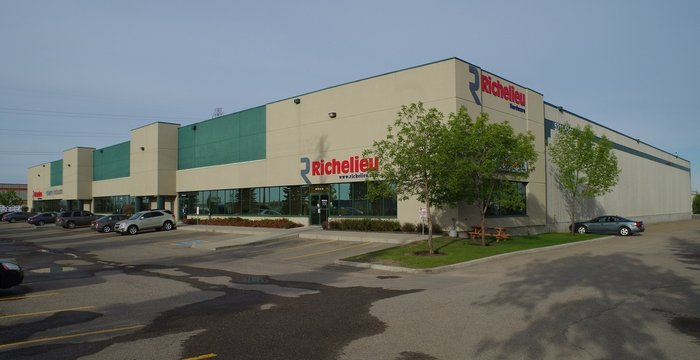 Richelieu Calgary | 5211 52 St SE, Calgary, AB T2C 4T2, Canada | Phone: (800) 361-6000