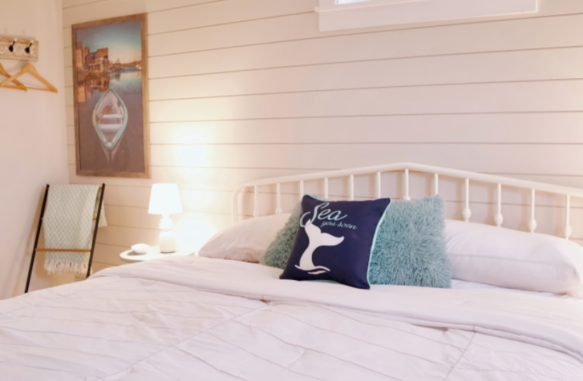 Yellow House on the Hill | 19 Prospect Ave, Kentville, NS B4N 2L7, Canada | Phone: (902) 599-2705