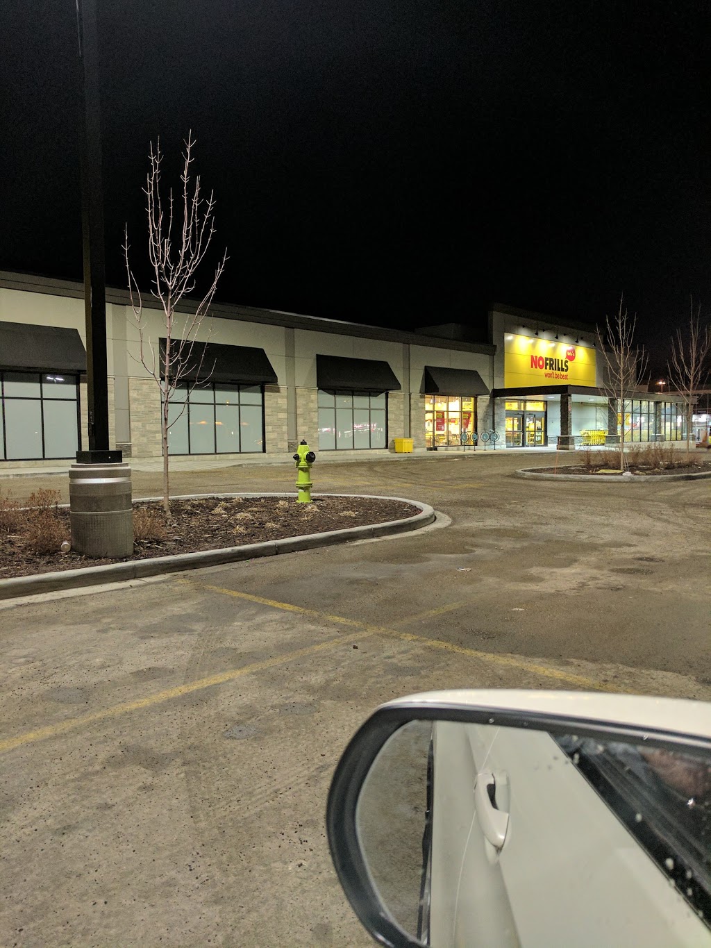 No Frills Liquorstore | 100 Rainbow Falls Grove #401, Chestermere, AB T1X 0A9, Canada | Phone: (403) 273-9003