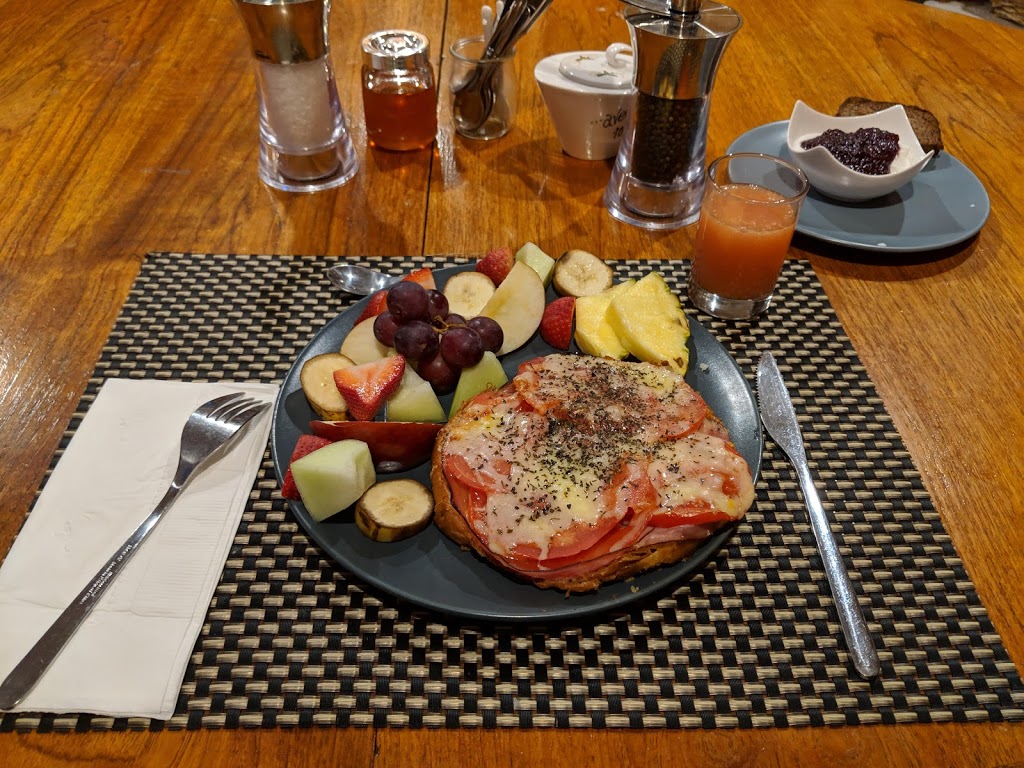 Gite LImprévu | 3932 Rue Saint-Jacques, Montréal, QC H4C 1H8, Canada | Phone: (514) 935-9007