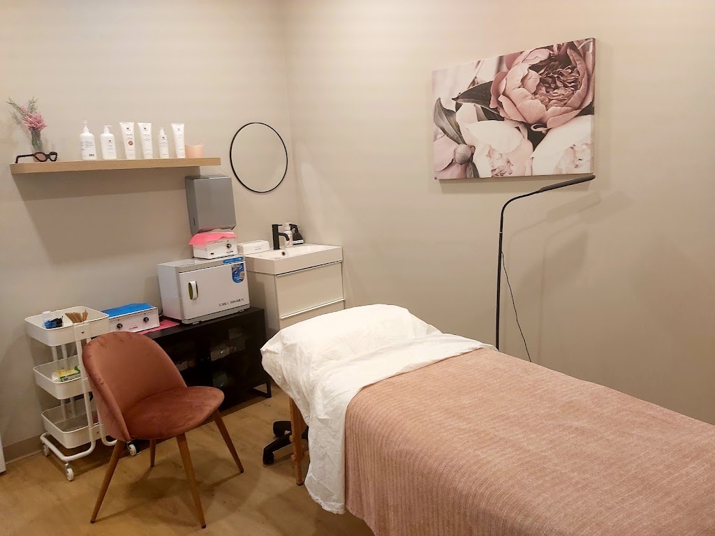 Blush Beauty Bar and Laser Studio | 10 Stonewater Bay #120, Sylvan Lake, AB T0M 0H0, Canada | Phone: (403) 352-5830