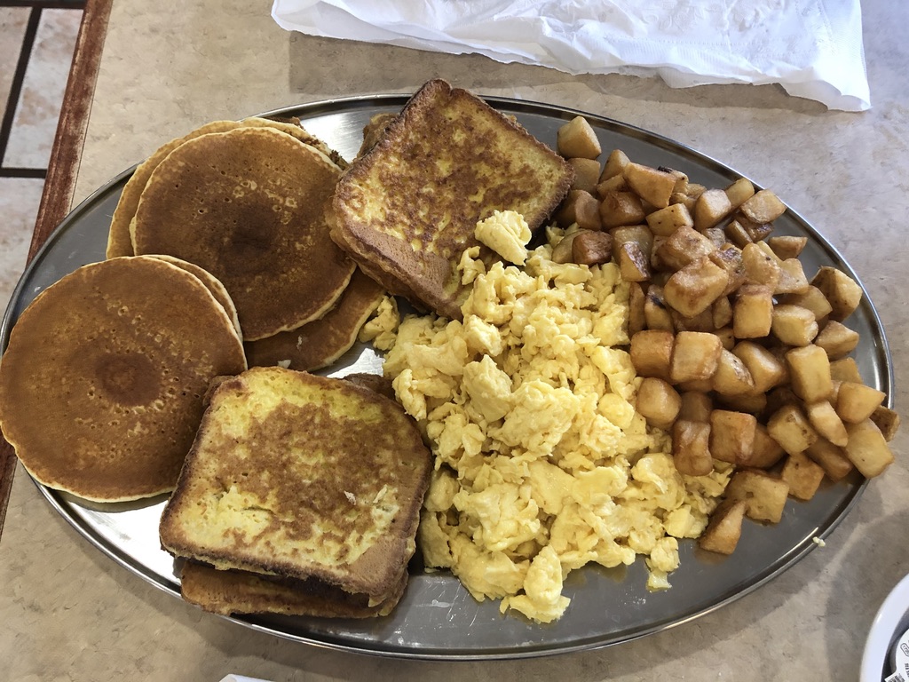 Country Chalet Restaurant | 6526 Main St, Niagara Falls, ON L2G 3Z6, Canada | Phone: (905) 371-1058
