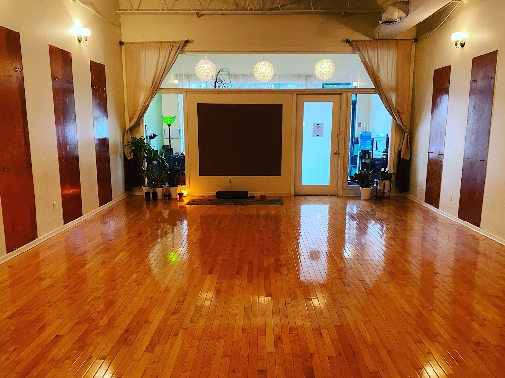 Tree of Life Yoga & Wellness | 10815 Bathurst St, Richmond Hill, ON L4C 9Y2, Canada | Phone: (905) 770-5091