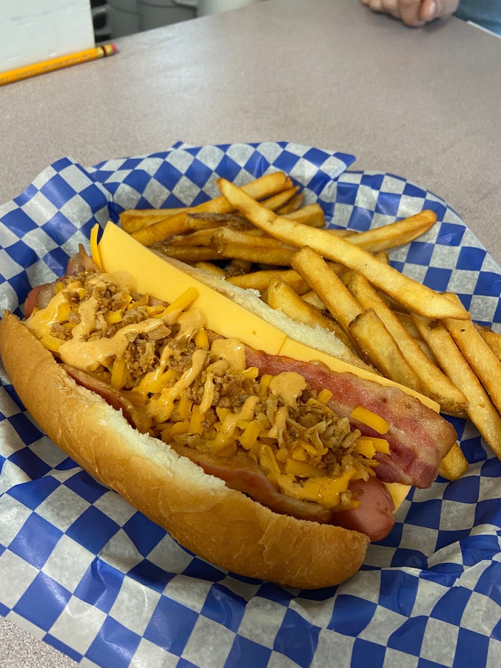 Border 9 Bar and Grill | 5 South Ave, Emerson, MB R0A 0L0, Canada | Phone: (204) 373-2015