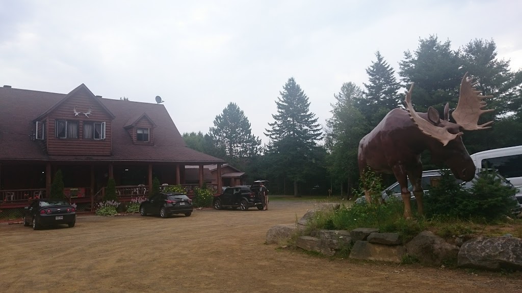 Auberge du Trappeur | 2120 Chemin St François, Saint-Mathieu-du-Parc, QC G0X 1N0, Canada | Phone: (866) 356-2600
