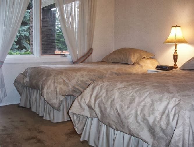 Bonaventure Bed and Breakfast | 12229 Lake Erie Rd SE, Calgary, AB T2J 2Z3, Canada | Phone: (403) 271-7686