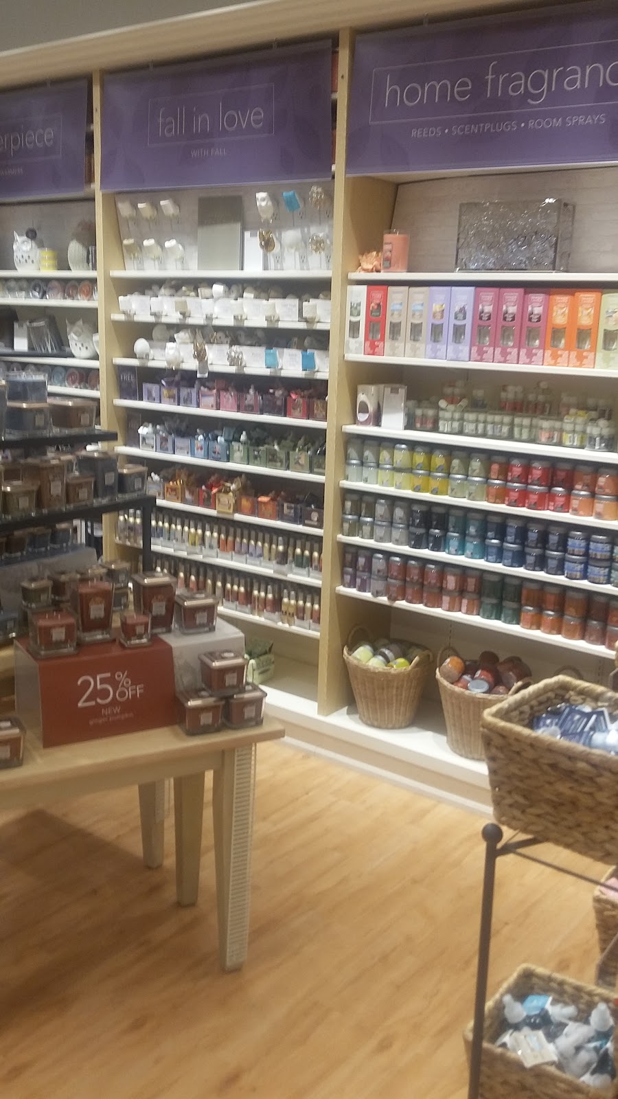 Yankee Candle | 240 Leighland Ave, Oakville, ON L6H 3H6, Canada | Phone: (905) 337-2584