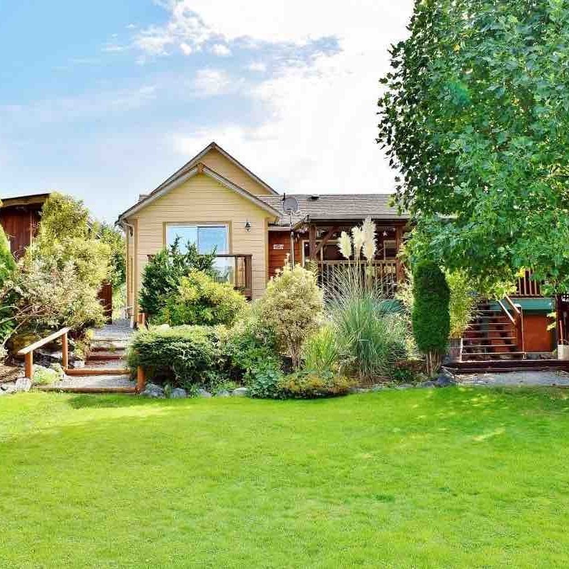 Lakey McLakehouse | 77 S Shore Rd, Lake Cowichan, BC V0R 2G0, Canada | Phone: (250) 661-7551