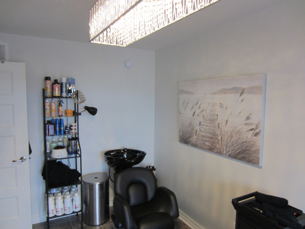 The Beauty Parlour Hair Salon | 348 Honeyborne St, Almonte, ON K0A 1A0, Canada | Phone: (613) 913-7749