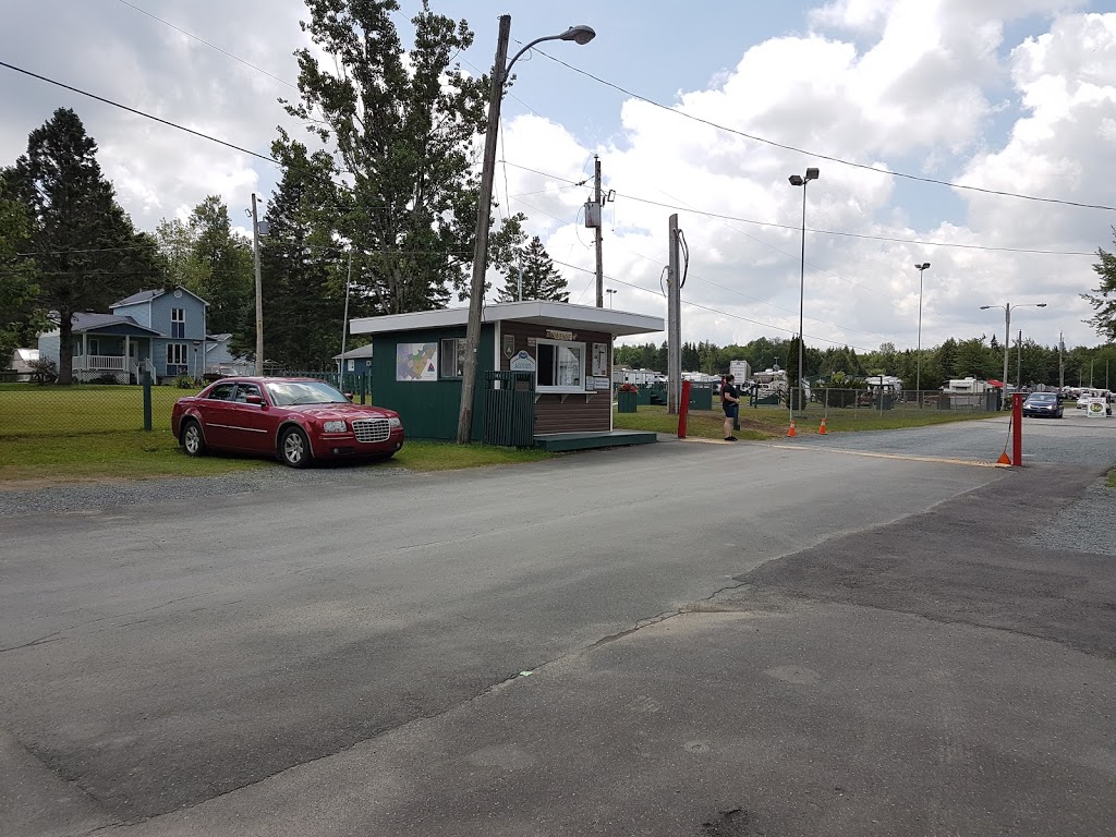 Camping De LOiseau Bleu | 100 Rue Dusseault, Asbestos, QC J1T 3M7, Canada | Phone: (819) 879-5122