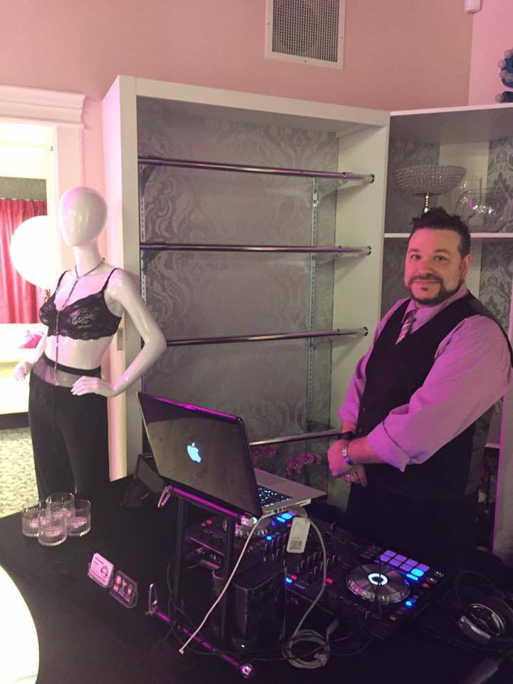 That Awesome DJ Guy | 1473 Merklin St, White Rock, BC V4B 4C4, Canada | Phone: (604) 239-3260