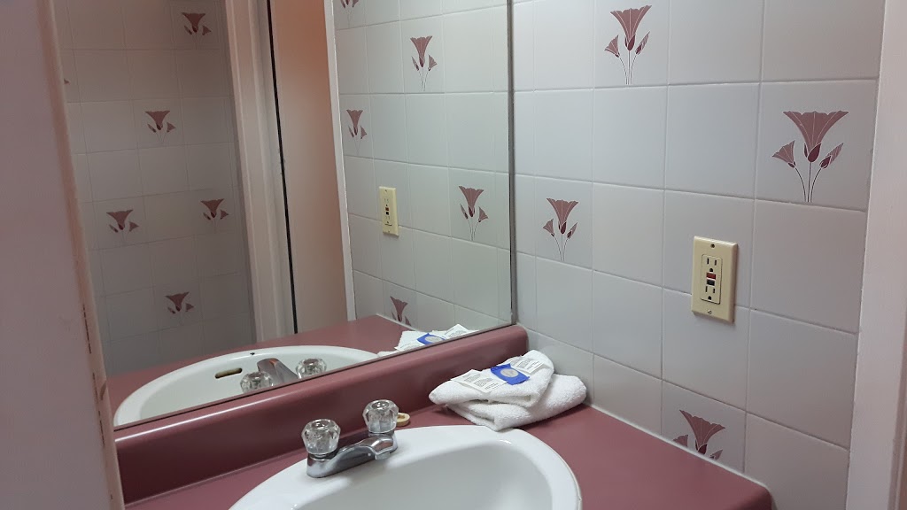 Motel Chez Pierre | 2020 Bd de Comporté, La Malbaie, QC G5A 1N3, Canada | Phone: (418) 665-3718