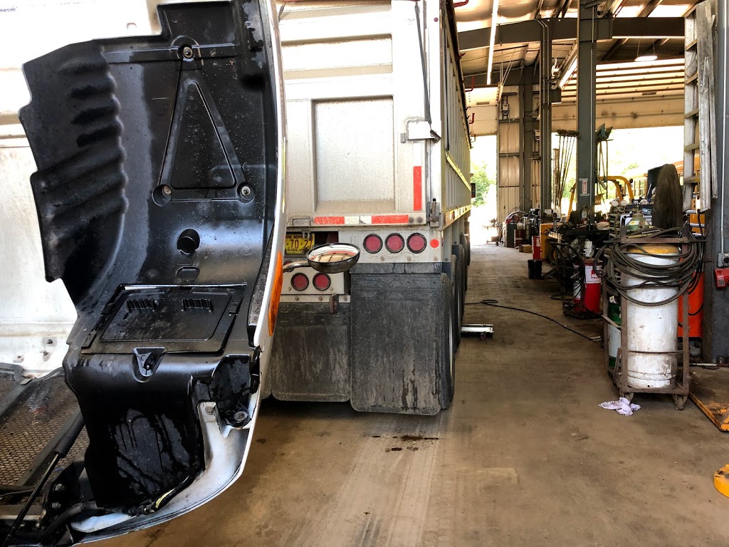 Haylock Truck & Trailer | 157A Aulac Rd, Aulac, NB E4L 2V9, Canada | Phone: (506) 536-1813