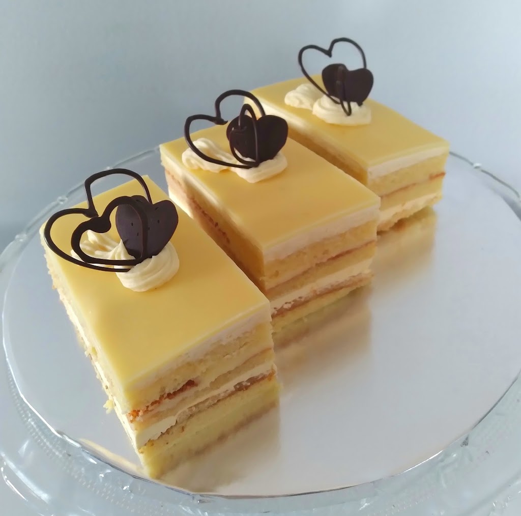 Bake with Madhura | 3471 Clara Dr, Mississauga, ON L4T 2C8, Canada | Phone: (647) 895-7053