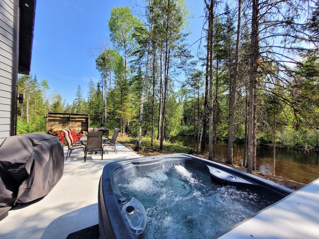 Chalet La Source du Bonheur | 171 chemin marie-andrée, Trois-Rives, QC G0X 2C0, Canada | Phone: (819) 244-6381