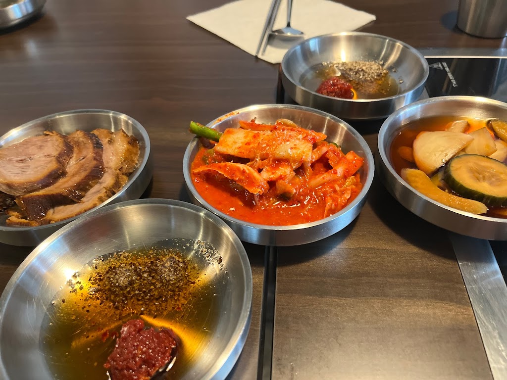 Hanbo Korean Noodle | 4340 Macleod Trail SW, Calgary, AB T2G 0A4, Canada | Phone: (403) 214-1576