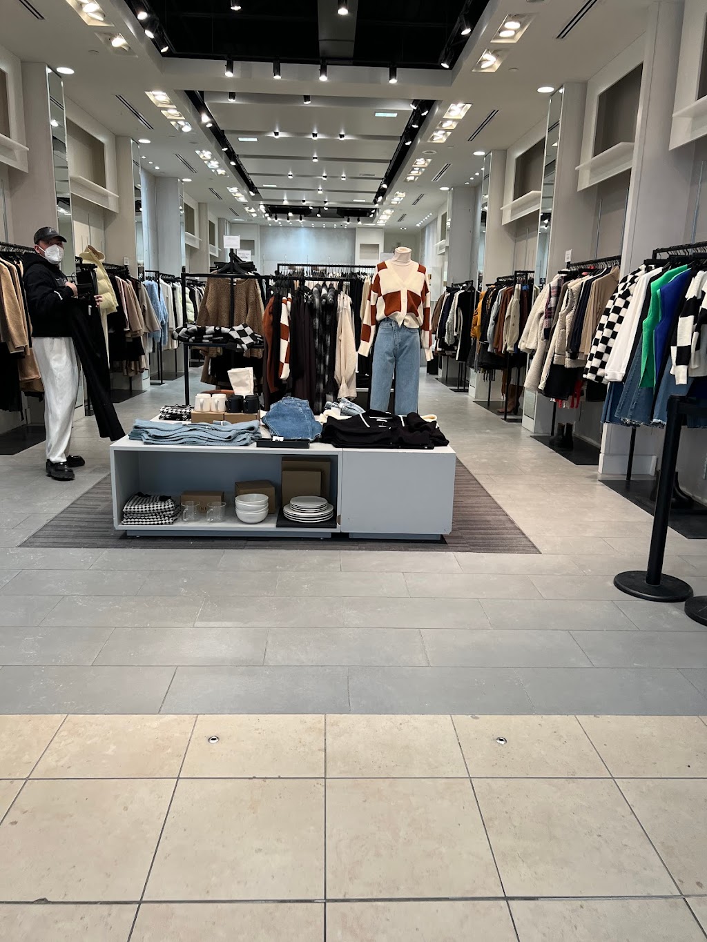 OAK + FORT | Unit L117a, 1485 Portage Ave, Winnipeg, MB R3G 0W4, Canada | Phone: (431) 489-1819