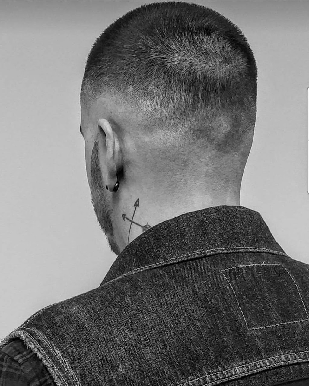 Rising Kings Tatouages, percages et barbiers | 54 Rue Charlotte, Sorel-Tracy, QC J3P 1G3, Canada | Phone: (579) 363-1313