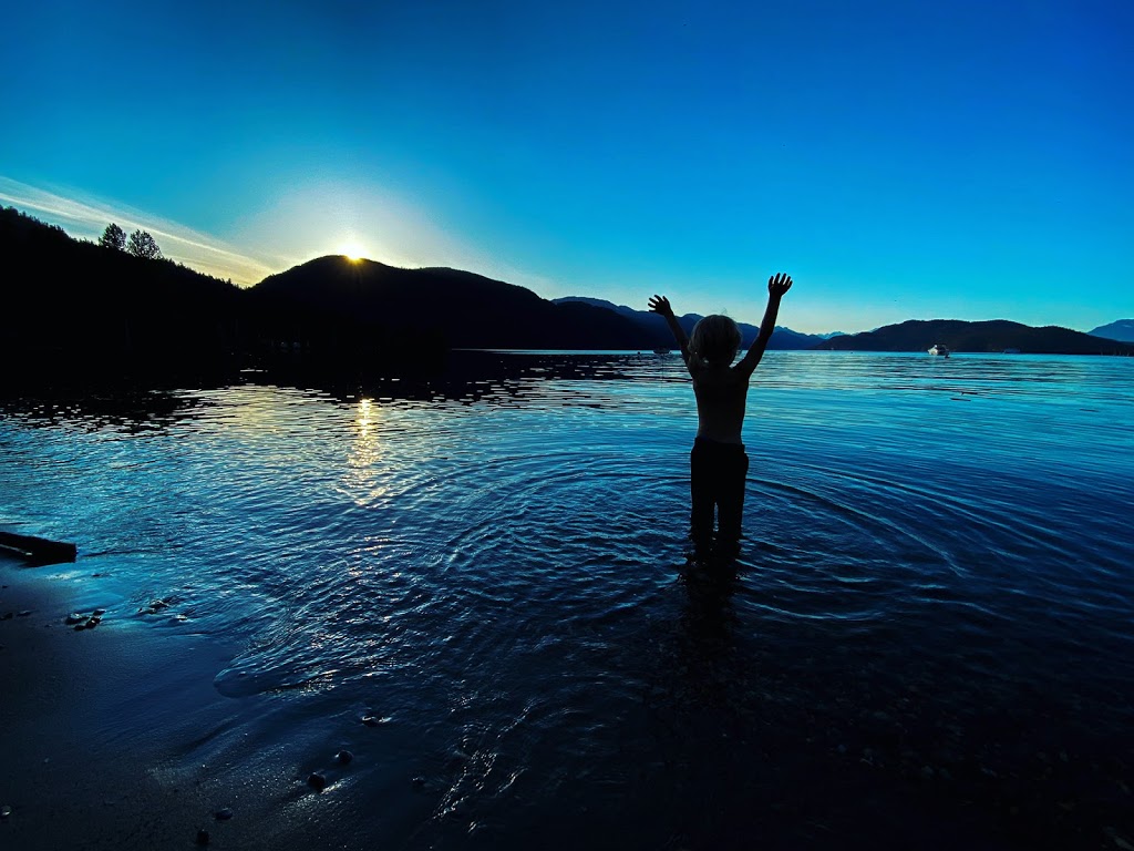 Bungalow Motel-Cascade Advntrs | 511 Lillooet Rd, Harrison Hot Springs, BC V0M 1K0, Canada | Phone: (604) 796-3536