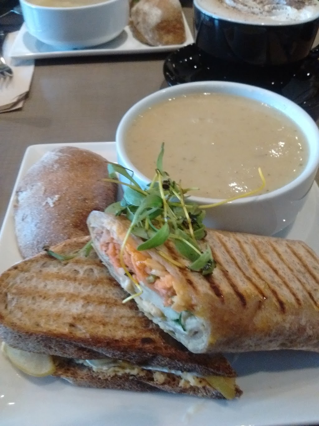 ES Café | 1365 Route des Rivières #110, Saint-Nicolas, QC G7A 2V6, Canada | Phone: (418) 836-9324