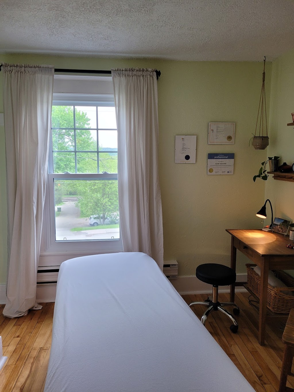 Jennifer Sanscartier Massothérapeute - Massage Therapist | 239 Rue Queen, Sherbrooke, QC J1M 1K5, Canada | Phone: (819) 588-1576