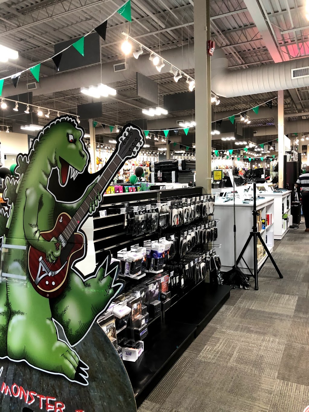 Long & McQuade Musical Instruments | 12 Vodden St E, Brampton, ON L6V 1M2, Canada | Phone: (905) 450-4334