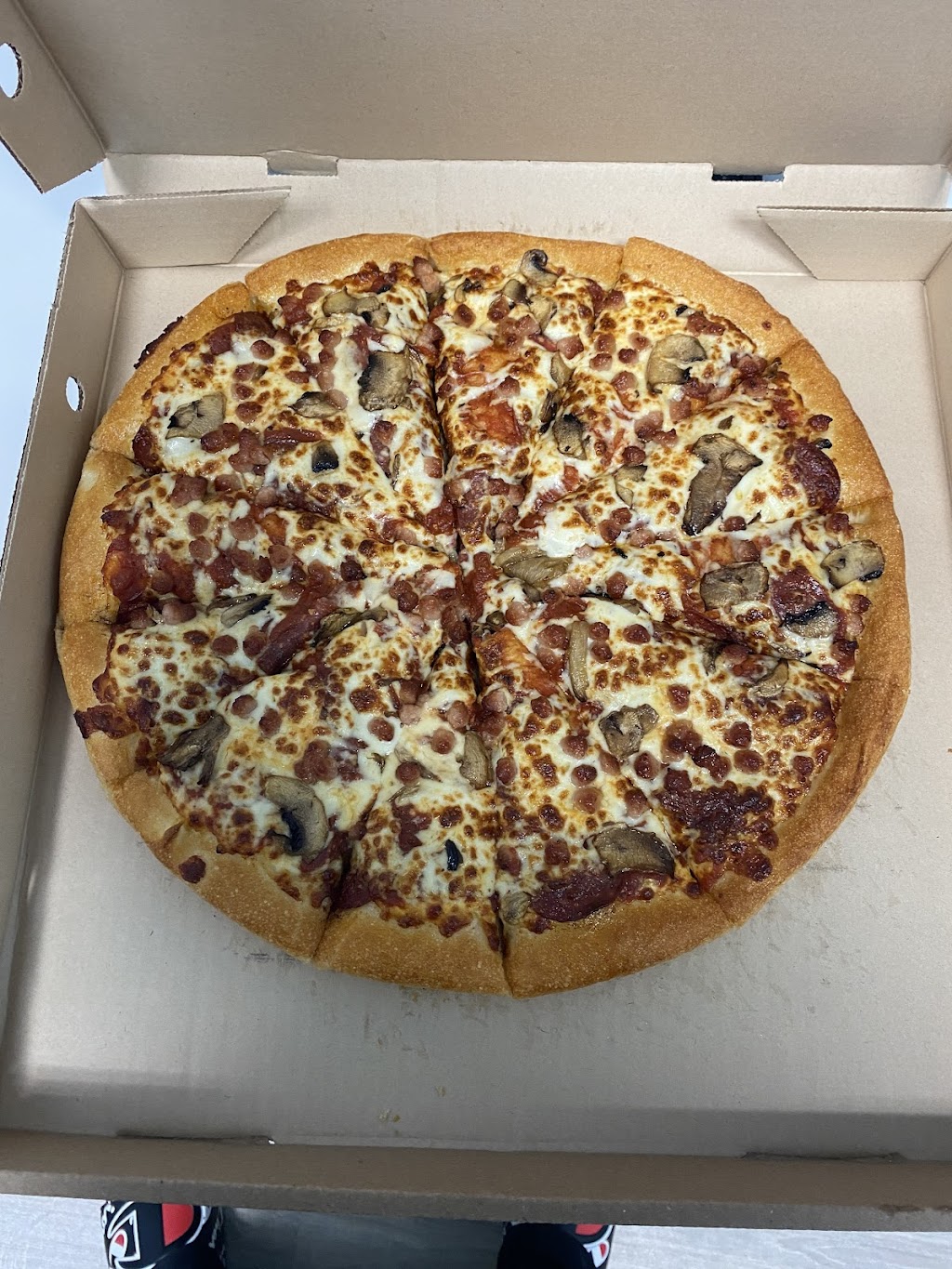Pizza Hut Penetanguishene | 61 Main St, Penetanguishene, ON L9M 1S8, Canada | Phone: (705) 540-9440