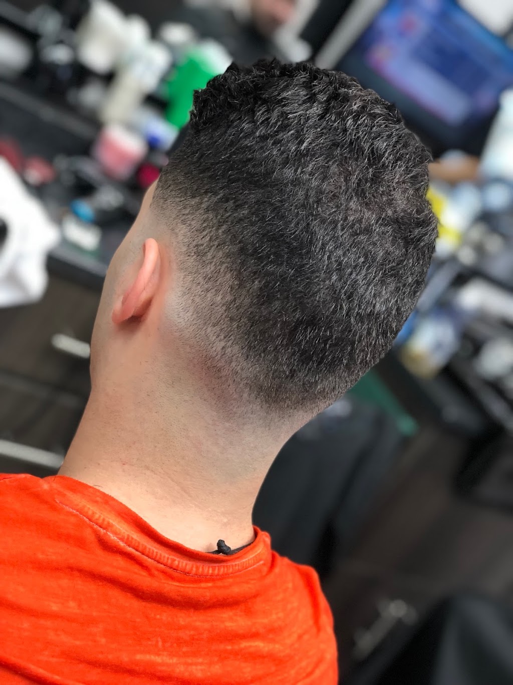 Royal Chair Barber shop | 3635 Cawthra Rd, Mississauga, ON L5A 2Y5, Canada | Phone: (905) 277-2076