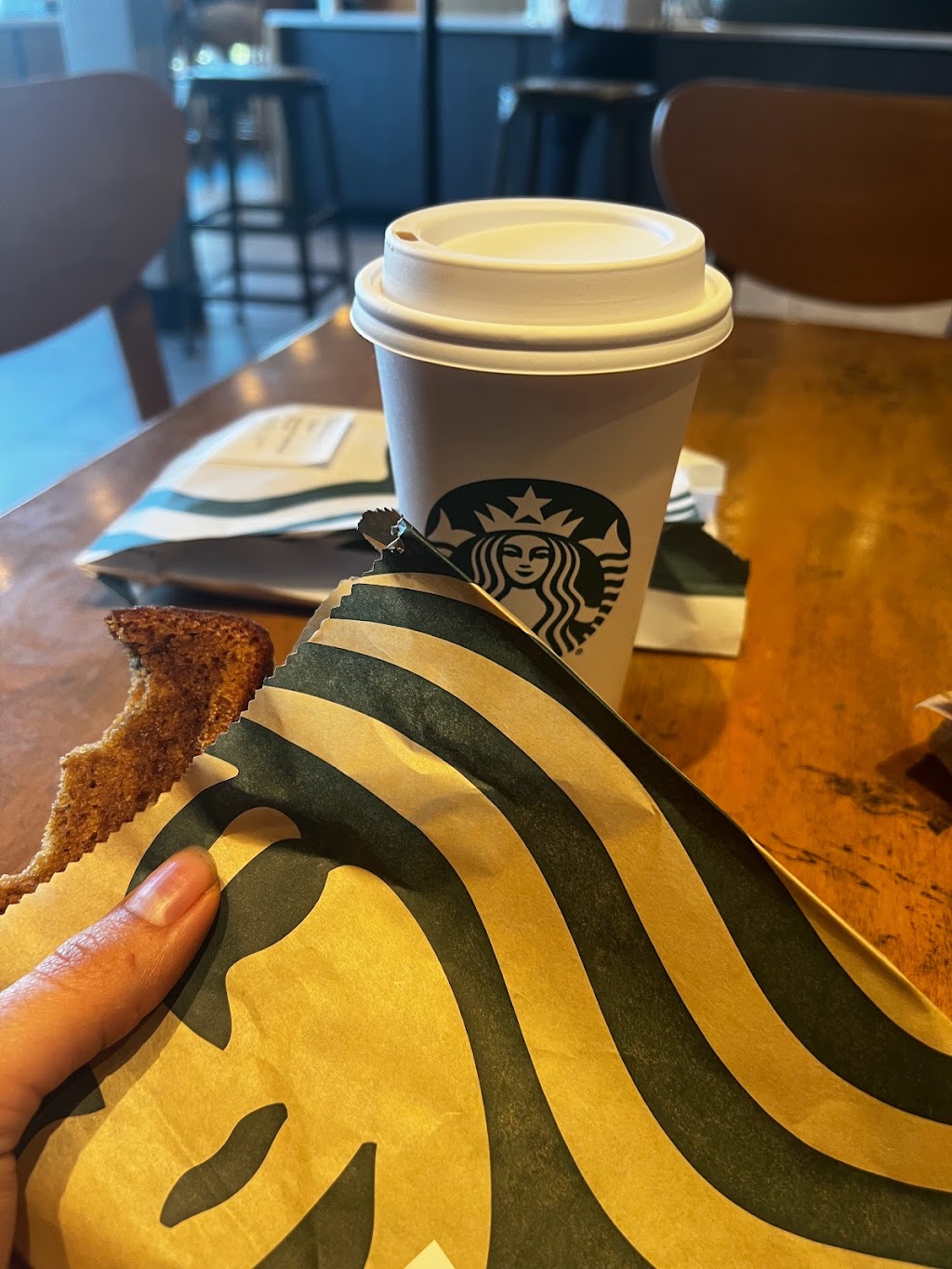 Starbucks | 850 Wellington Rd, London, ON N6E 1L9, Canada | Phone: (519) 619-4319