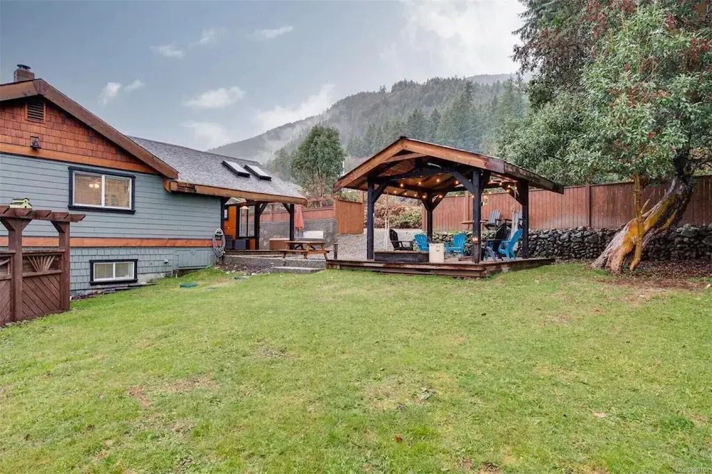 Cowichan Lake Cottages | 10659 Youbou Rd, Youbou, BC V0R 3E1, Canada | Phone: (250) 301-5984