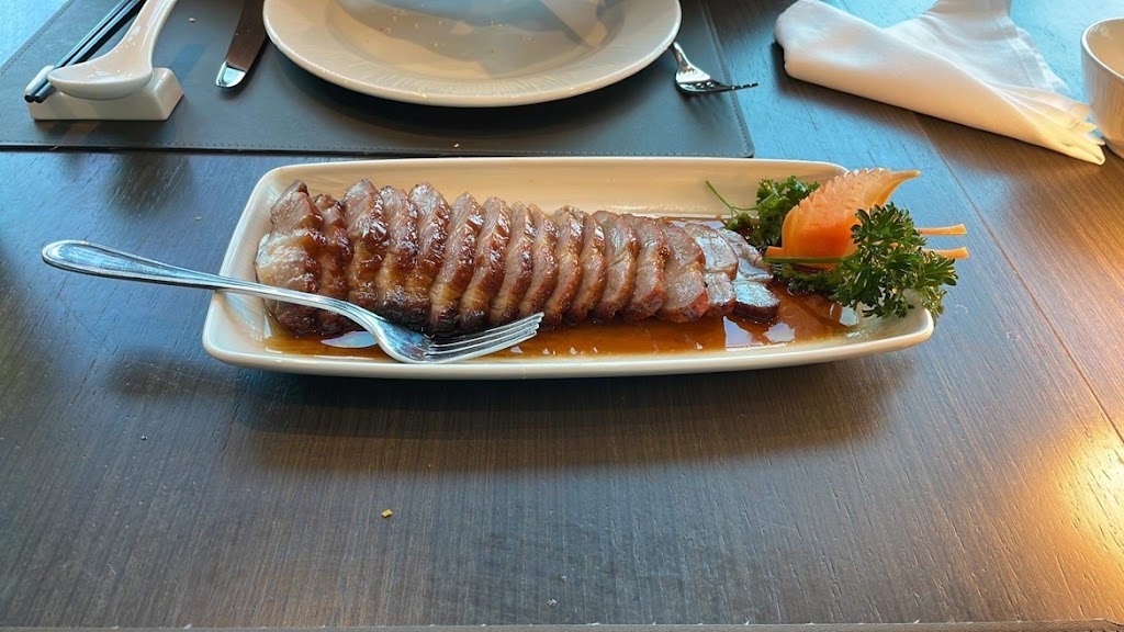 Golden Lotus | 6380 Fallsview Blvd, Niagara Falls, ON L2G 7X5, Canada | Phone: (888) 325-5788