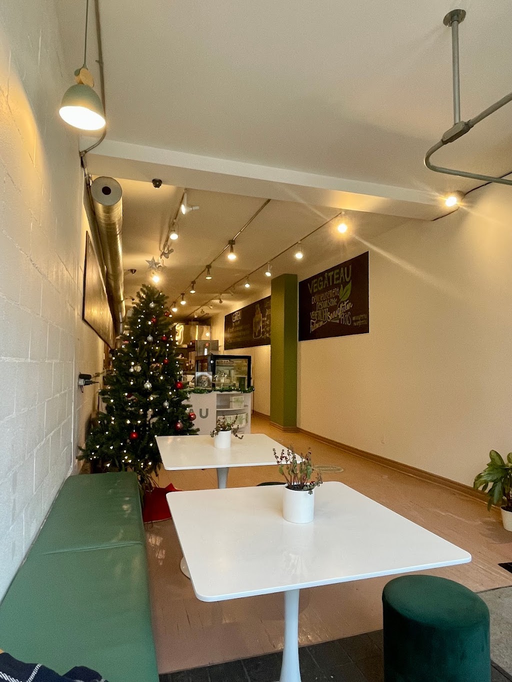 Vegâteau | 1215 Avenue du Mont-Royal E, Montréal, QC H2J 1Y2, Canada | Phone: (438) 868-0338