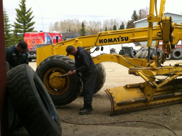 Summit Tire | 1 Imperial Close, Olds, AB T4H 1M6, Canada | Phone: (403) 556-2235