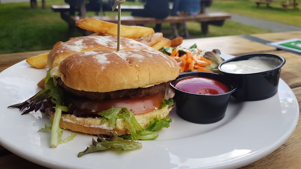 Black Goose Inn | 1051 Resort Dr, Parksville, BC V9P 2E4, Canada | Phone: (250) 586-1001