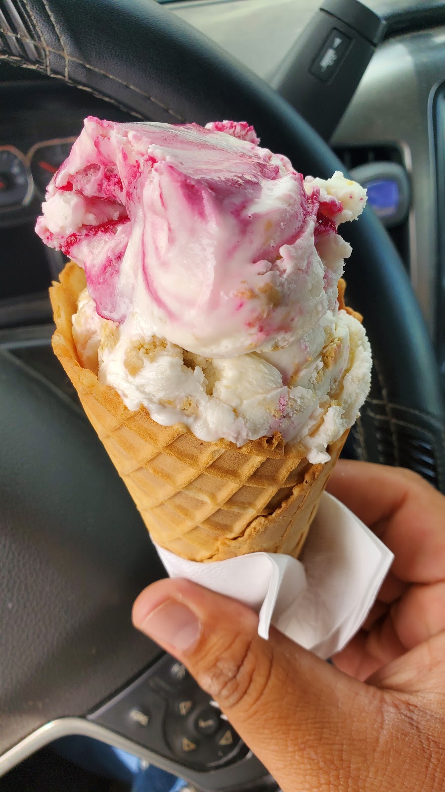 DEs Family Grill and Dairy Hut | 159 Minnewawa St, Lac du Bonnet, MB R0E 1A0, Canada | Phone: (204) 345-1943