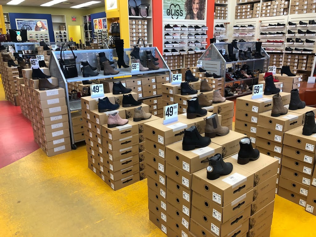 Chaussures Yellow | 163 Montée Masson, Mascouche, QC J7K 3B4, Canada | Phone: (450) 474-1672