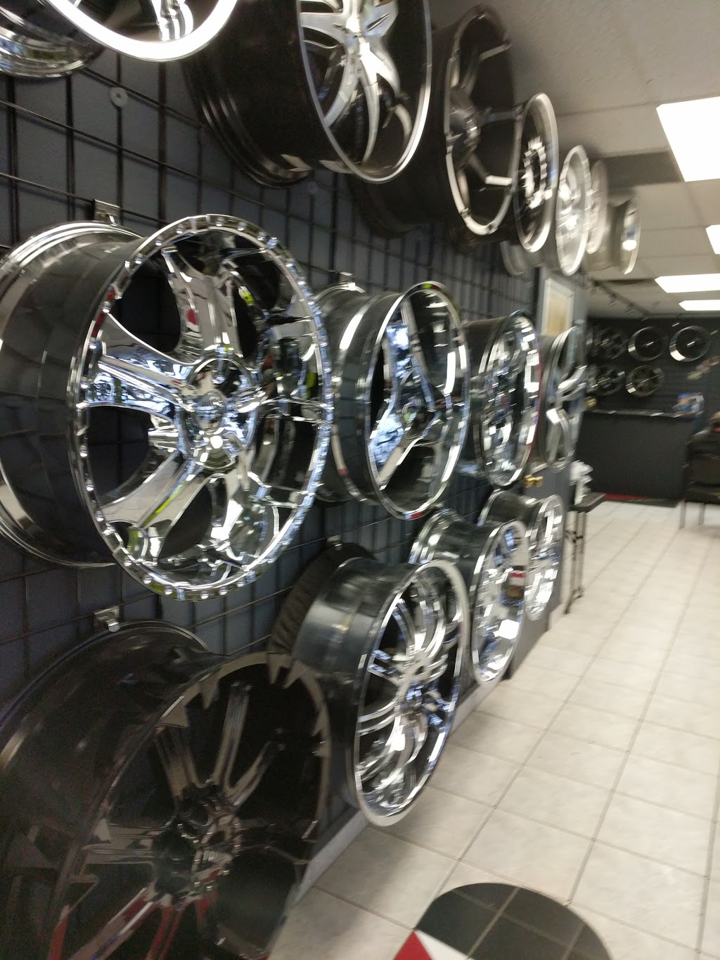 Tiremag | 8241 Keele St, Concord, ON L4K 1Z5, Canada | Phone: (905) 738-0710
