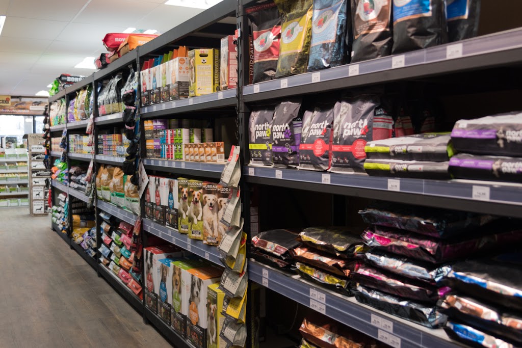 Paws and Claws | 3683 Rue Hochelaga, Montréal, QC H1W 1J2, Canada | Phone: (514) 419-1414