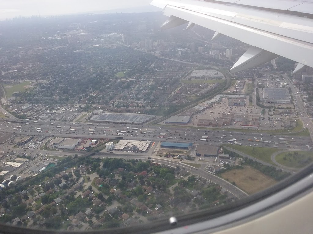 Toronto Pearson International Airport Value Station South lot -  | 6135 Airport Rd, Mississauga, ON L4V 1E3, Canada
