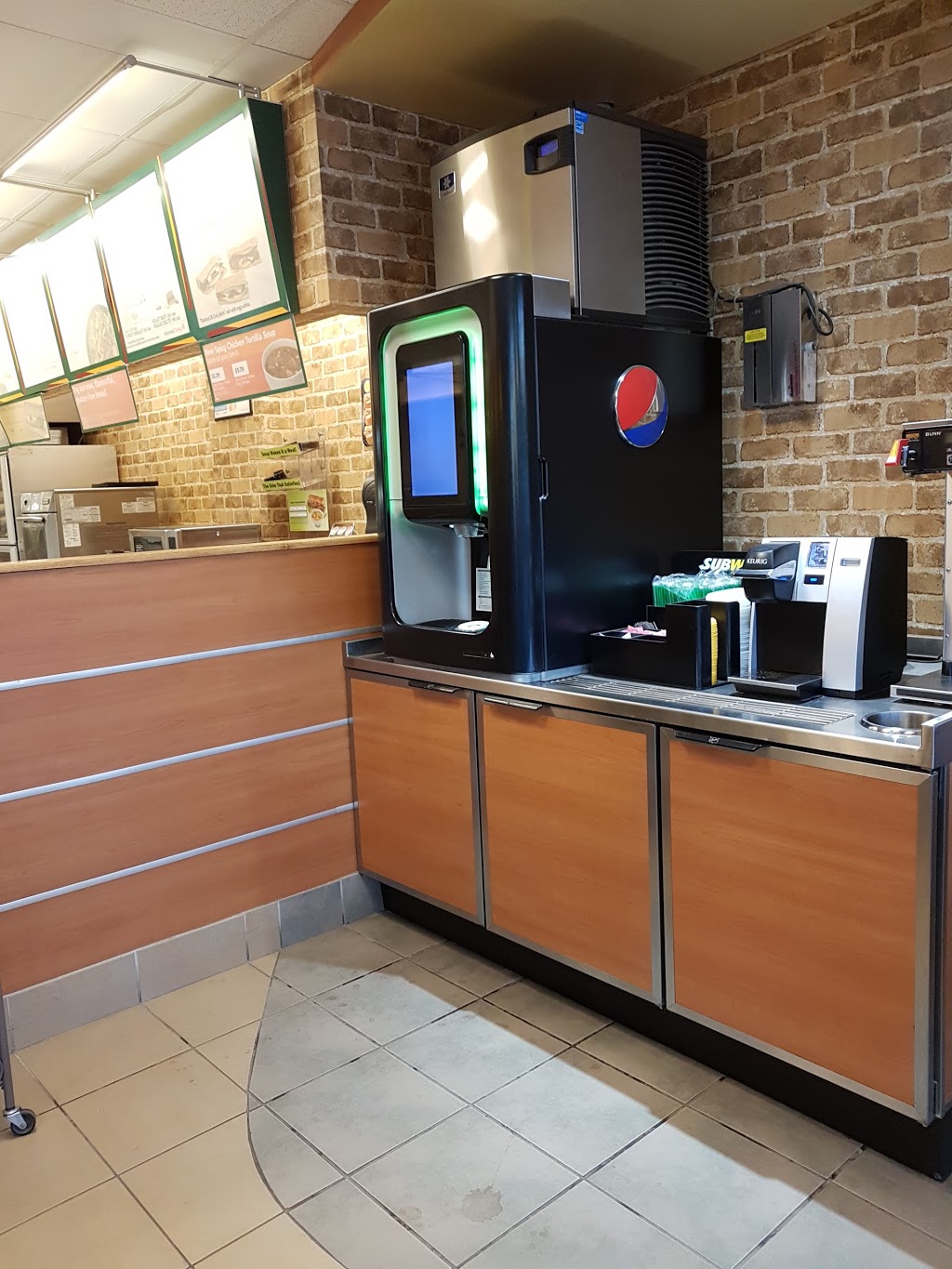 Subway | 19466 Yonge St, Holland Landing, ON L9N 1L7, Canada | Phone: (905) 235-6122