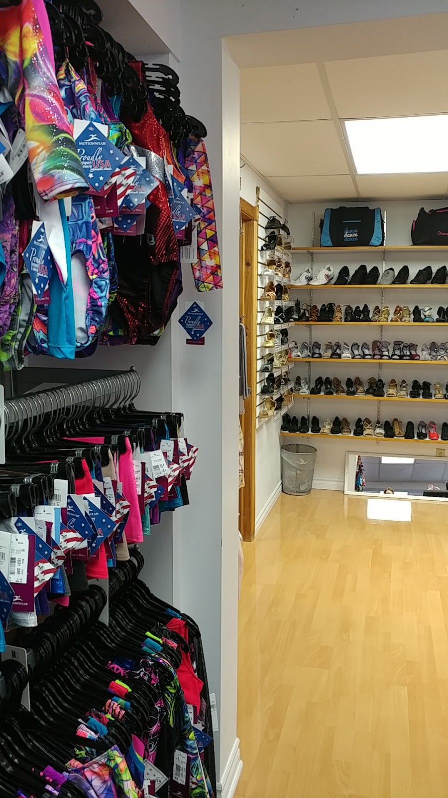 Artiste Claude | 4054 Boulevard Sainte-Rose, Laval, QC H7R 1W7, Canada | Phone: (450) 622-4682
