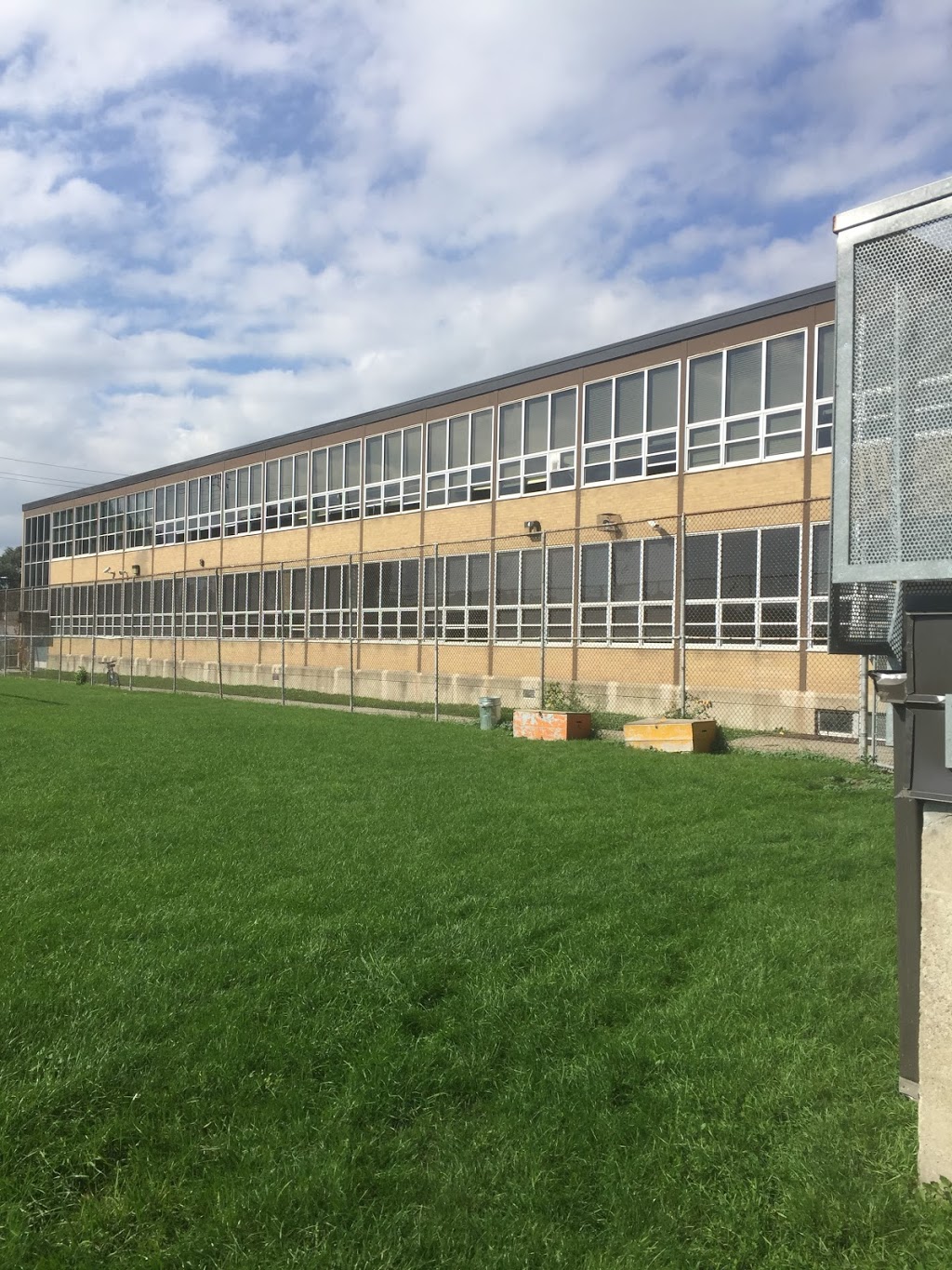 George Harvey Collegiate Institute | 1700 Keele St, York, ON M6M 3W5, Canada | Phone: (416) 394-3180
