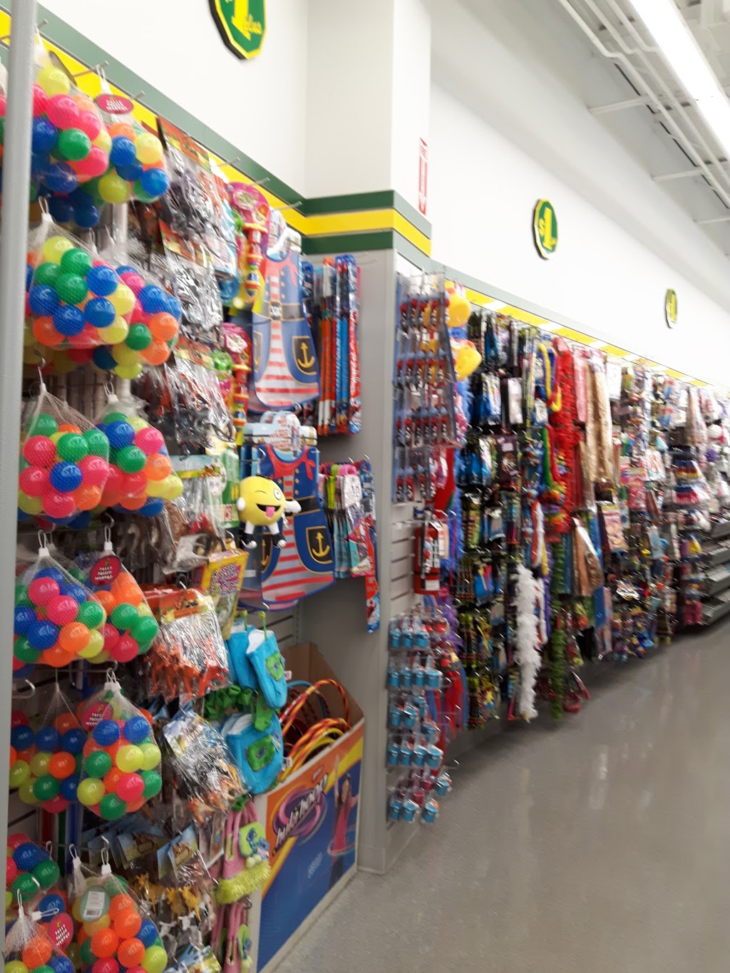 Dollarama | 711 King St E, Gananoque, ON K7G 1H4, Canada | Phone: (613) 382-8851