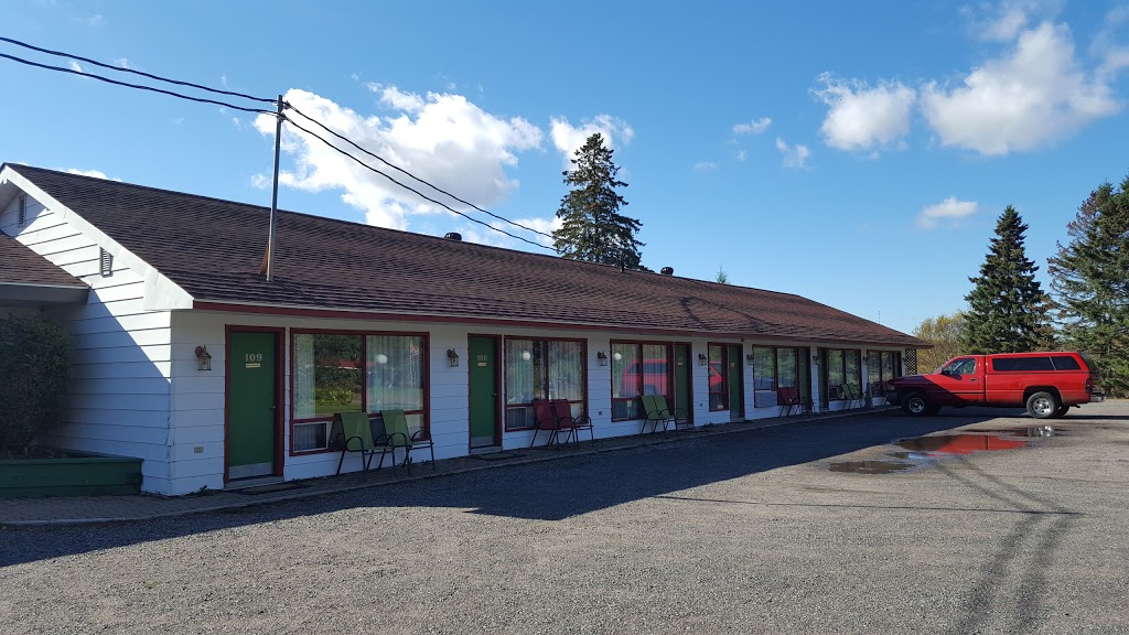 Arrowhead Inn | 210 Arrowhead Park Rd, Huntsville, ON P1H 2J4, Canada | Phone: (705) 789-7307
