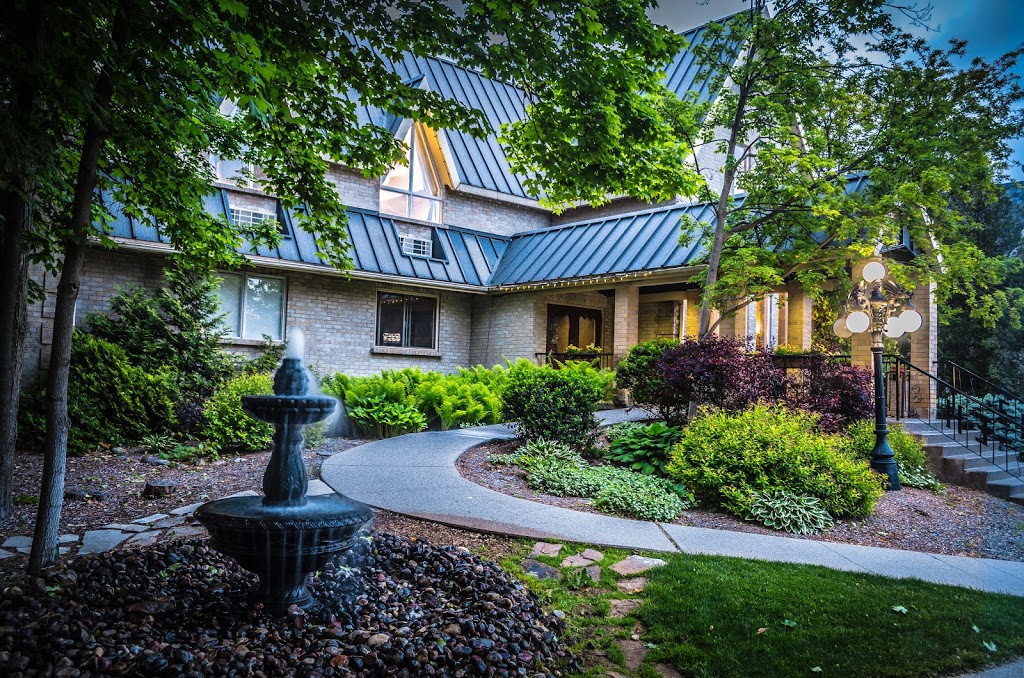Elm Hurst Inn & Spa | 415 Harris St, Ingersoll, ON N5C 3J8, Canada | Phone: (519) 485-5321